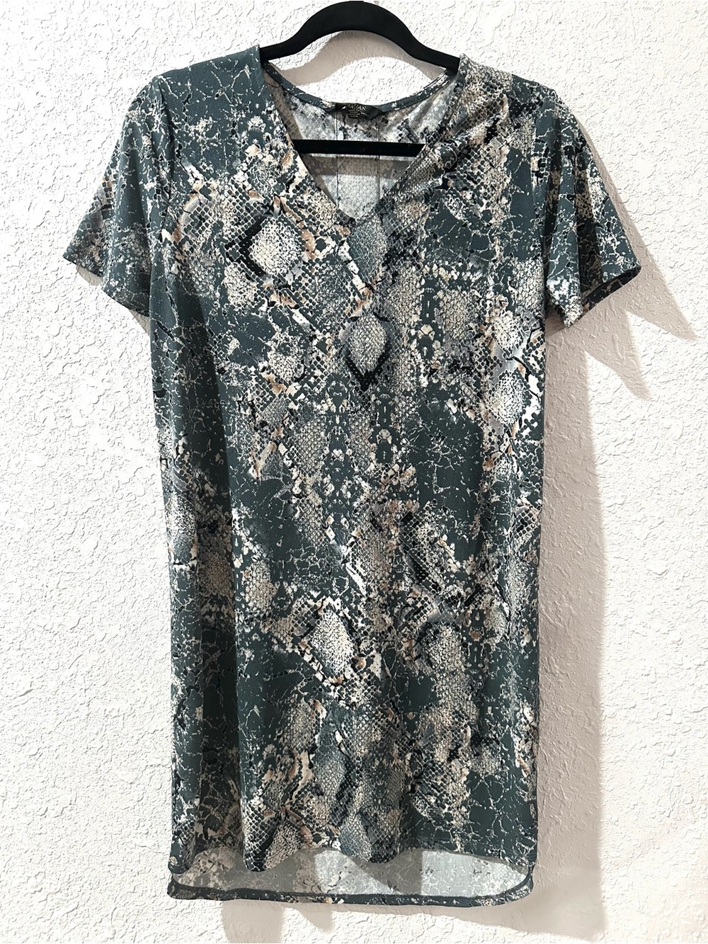 ! Christian Siriano Snake-Print V-Neck Short Sleeve dress lightweight size S